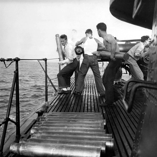 USS Corvina gun crew